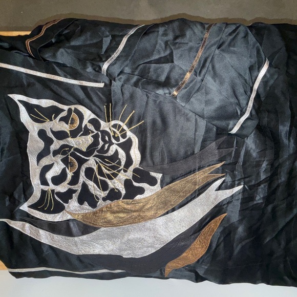 Pants - Elegant Black and Gold Patterned Top